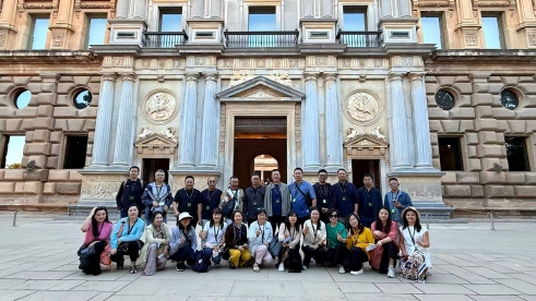 Լحwww.Ƿʡcom2025ȸ߹ܡӪӢŶӴԽǣһʷʢ磡